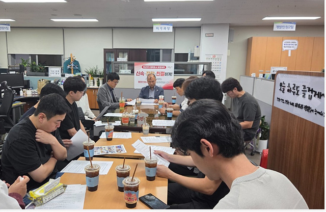03-여주시 허가과, 전입 직원과 함께(2).jpg