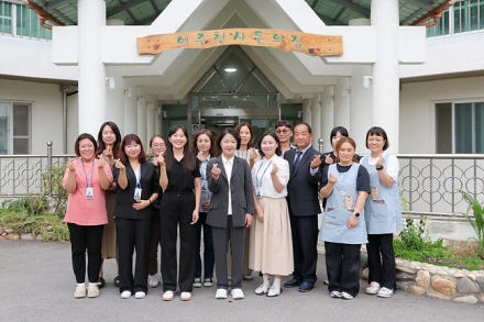 추미애, 추석 앞두고 ‘여주천사들의집’ 찾아 장애아동·종사자 격려