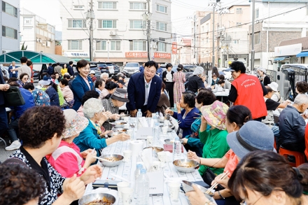 한국자유총연맹 이천시지회 창전동위원회, 「사랑의 자장면 나눔 봉사」 진행