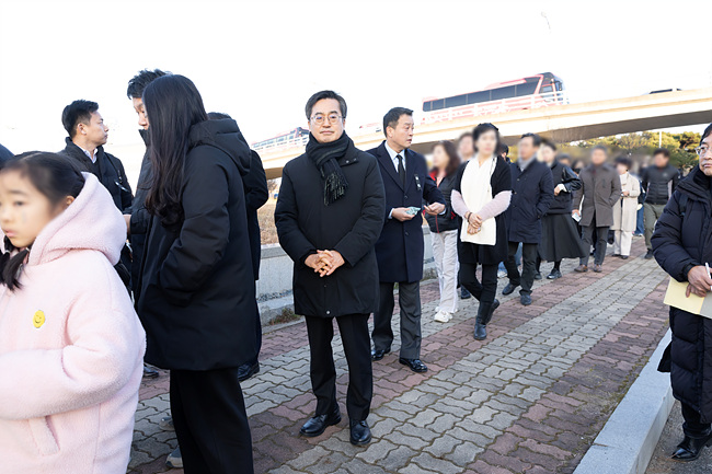 1시간 이상 줄 서서 조문한 김동연 지사에게 유가족들이 남긴 말