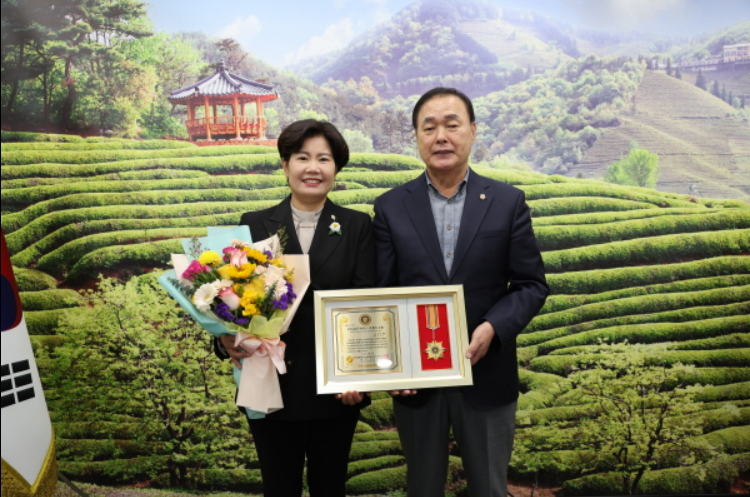 보성군의회 김경미 의원‘2025 ESG 골든리더스 브랜드 대상’수상