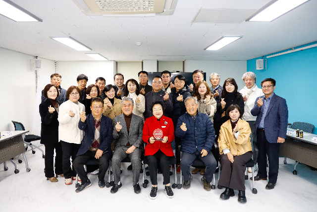 김경희 이천시장, 지역 교육 발전 공로로 이천시민장학회 감사패 수상