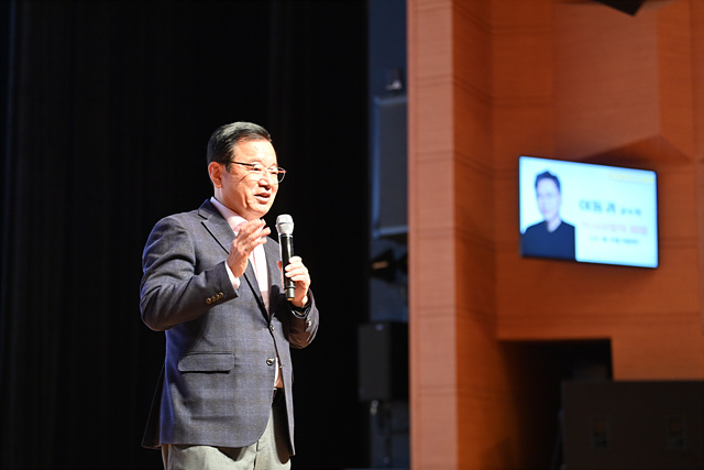 하남시, 명사특강 진행…“꾸물거림, 그만!” 하남시민 사로잡은 이동귀 교수의 현실 심리학