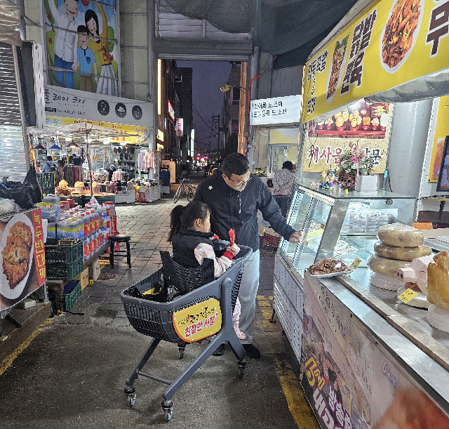 이천시, 관고전통시장에 ‘행복쇼핑카트’ 50대 도입… 상권활성화 본격 추진