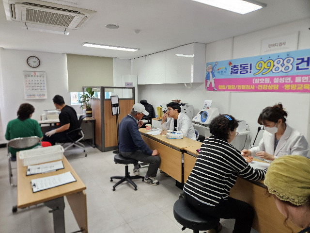 이천시 남부통합보건지소 ‘출동! 9988 건강수호대’, 두드림건강ON버스와 함께한 2025년 사업 성공적 마무리