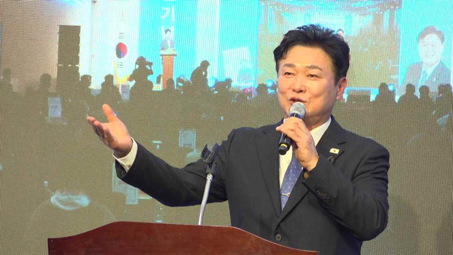 성수석 위원장, 북콘서트서 ‘민생·문화’ 비전 제시 “정치는 시민의 곁에서 빛을 찾는 과정”