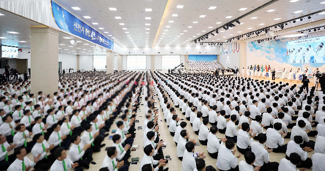 신천지 창립 42주년…“시작은 지하에서 매년 수만명 몰리는 교단으로”
