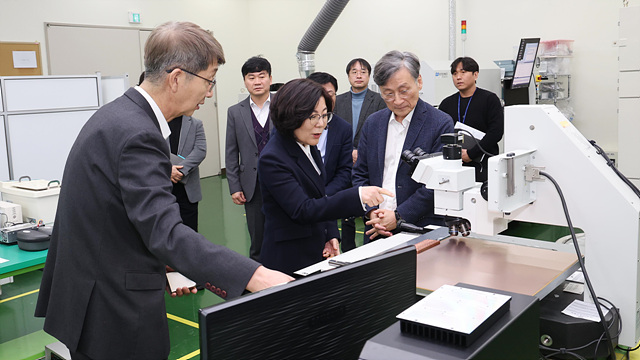 안성시, 첨단 반도체 소부장 기업 ㈜이오테크닉스 방문