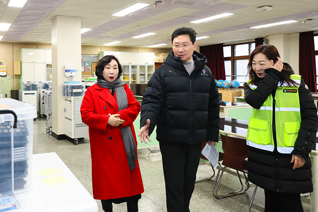 이상일 용인특례시장, 서원초 교통지도봉사 참여