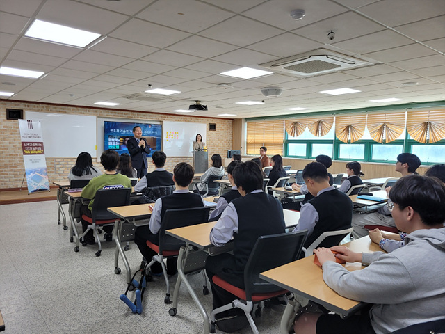 이천교육지원청, 2026 대학연계 반도체 프론티어 자율연구(R&E) 프로그램 본격 운영