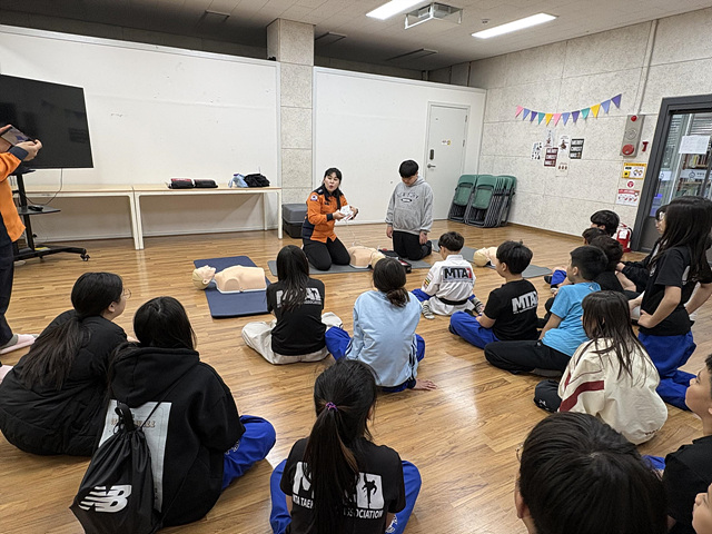 ‘생명을 살리는 골든타임’ 부발청소년센터 청소년방과후아카데미, CPR 교육 운영