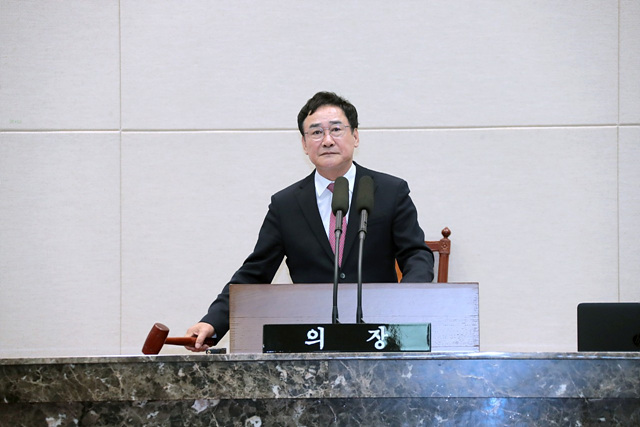 안녕하세요 이천시의회 박명서 의장 입니다