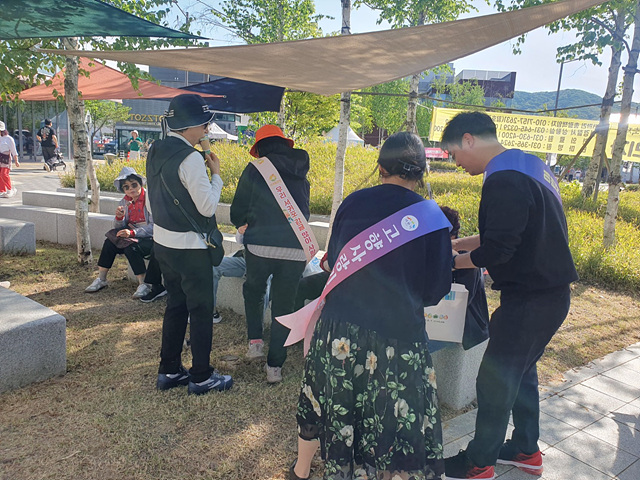 이천시, 서귀포시와 도자기 축제장에서 함께 고향사랑기부제 길거리 홍보