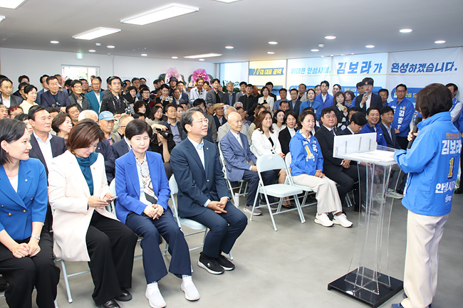 김보라 안성시장 후보, 선거사무소 개소식 성황,