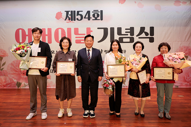 신동화 구리시의회의장, 제54회 어버이날 기념식 참석…어르신 정책 의지 강조