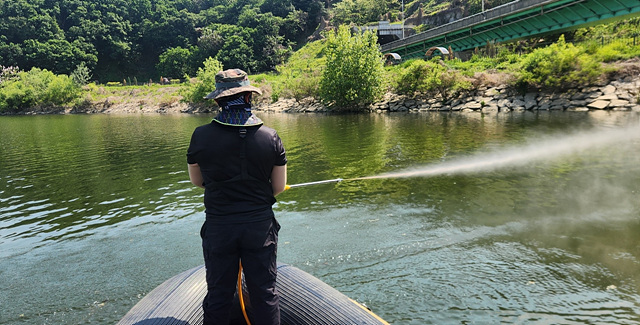 용인특례시, 기흥저수지 여름철 녹조 대비 방제 활동 나서