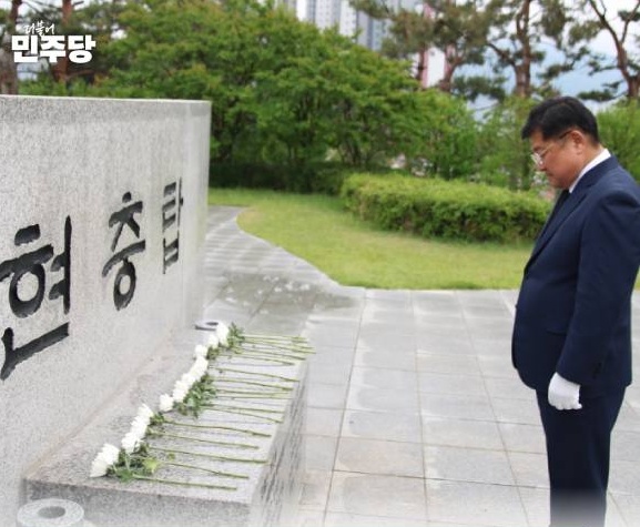 더불어민주당 6.3 지방선거 경기광주시 갑·을 후보자...현충탑 합동 참배로 ‘필승 원팀’ 결의