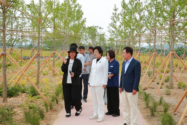 이천시, 사계절 꽃정원 품은 이섭대천공원 초화 특화공간 새단장