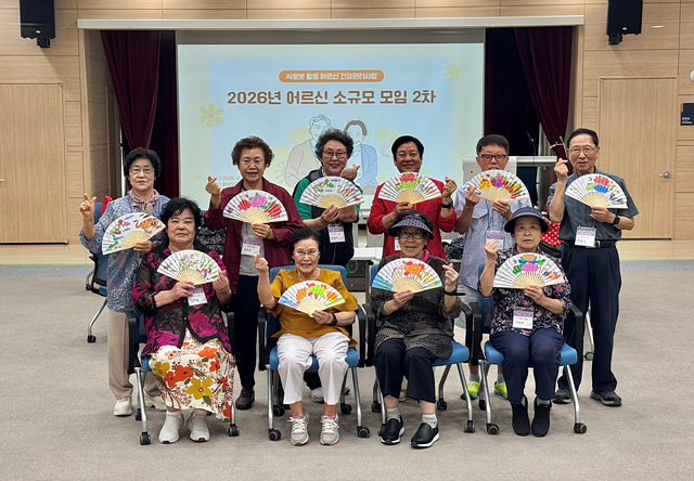 하남시, AI 돌봄 로봇 ‘하남이’ 활용 어르신 건강관리 소모임 운영…기술·감성 결합한 맞춤형 건강 돌봄 호응