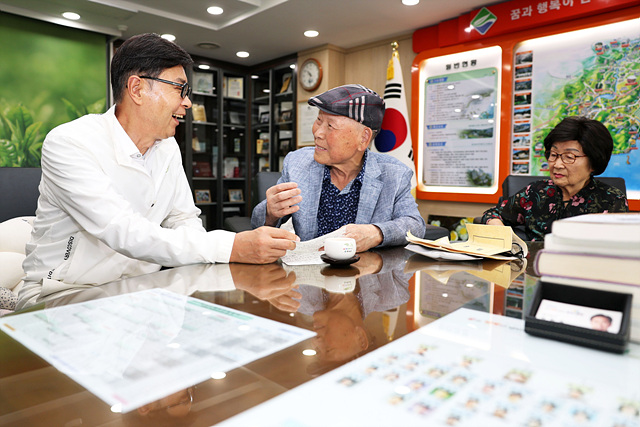 보성군, 66년 시계방 지킨 이삼종 대표 장학금 2천만 원 기탁