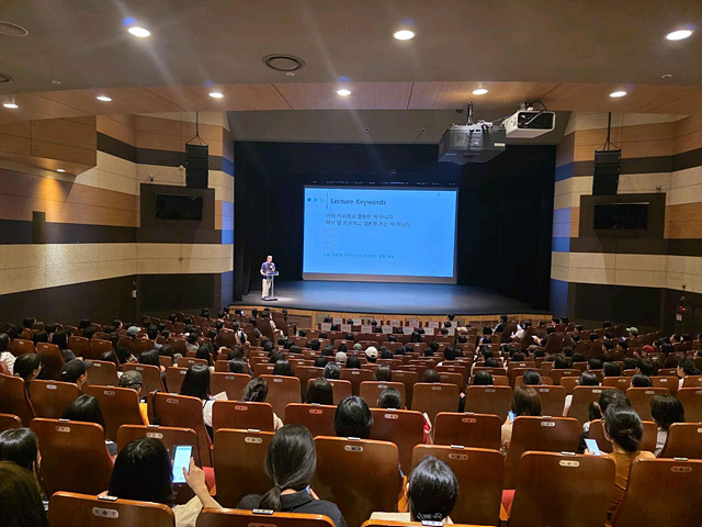 하정훈 박사 초청 부모교육, 480여 명 참여 속 성황리 마무리