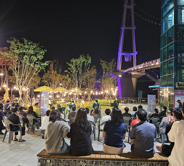 가을 여주 남한강 출렁다리에 울려 퍼지는 선율, '여강 버스킹' 하반기 운영