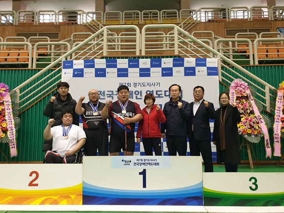 2.음성군장애인역도팀.jpg