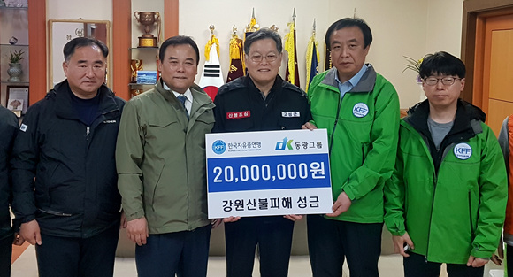 자총 주복용 강원지부 회장, 이경일 고성군수, 자총 최역 조직본부장 (왼쪽 두번째부터).jpg