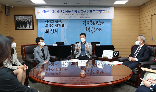 사진1-3. 아동의 권리가 보장되는 사회 조성을 위한 업무협약식.jpg
