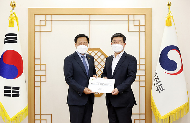 210430 장현국 의장, 전해철 행안부 장관 만나 인사권 독립 주요 개선과제 건의 (1).jpg