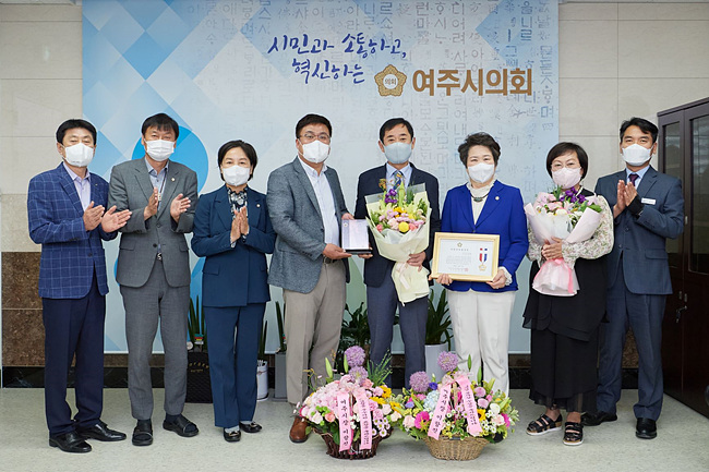 표창 전달식 단체사진.jpg