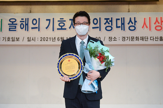 (20210616)장인수 오산시의회 의장 의정대상 수상.jpg