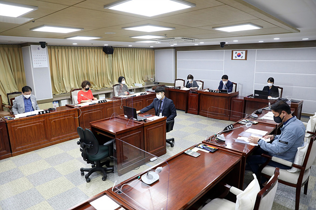 20210618_수원시의회 사회복지분야 민간위탁 특위, 첫 회의 개최.jpg