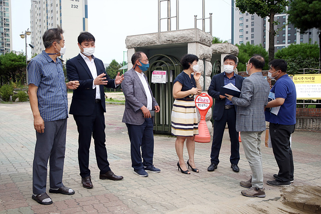 20210729_수원시의회, 명인중 통학로 안전 확보를 위한 간담회 개최 (3) (1).jpg