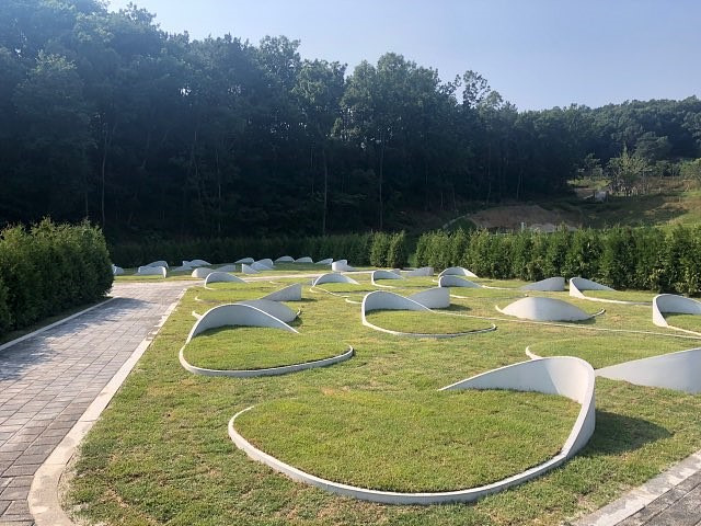 사진3. 특화묘역 전경.jpg