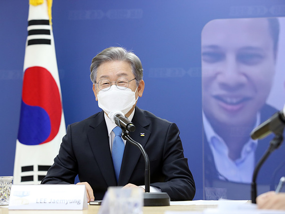 싱가포르 국가개발부장관 화상면담.jpg