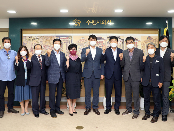 20210830_수원시의회, 수원특례시 참여본부 공동대표단과 간담회 개최 (1).jpg