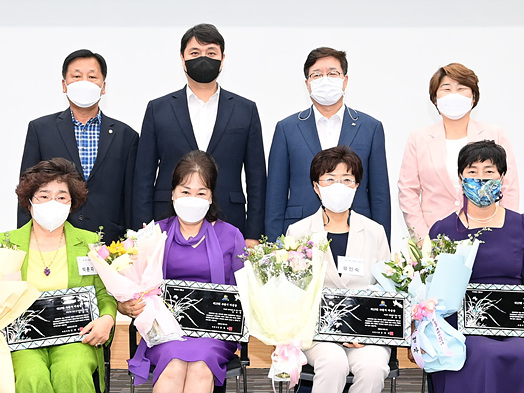 ‘제17회 수원시 여성상’ 김명한·유인숙·김옥환·박순자씨 수상 (1).jpg