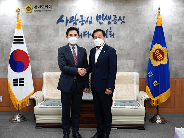 사진3-1. 서철모 화성시장, 도의회에 소방서 예산 협조.jpg