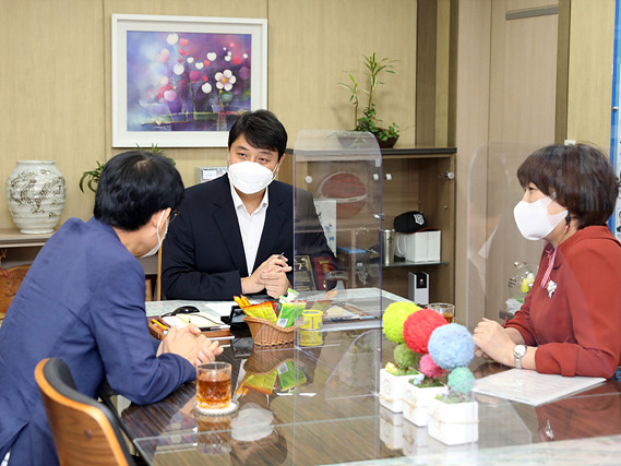 20211001_수원시의회 조석환 의장, 수원생명의전화 임원진과 간담회 개최 (2).jpg