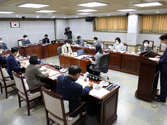 20211013_수원시의회 기획경제위원회, 소관부서 주요업무 추진실적 점검.jpg