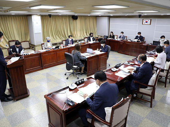 20211014_수원시의회 도시환경위원회, 소관부서 주요업무 추진실적 점검 나서.jpg