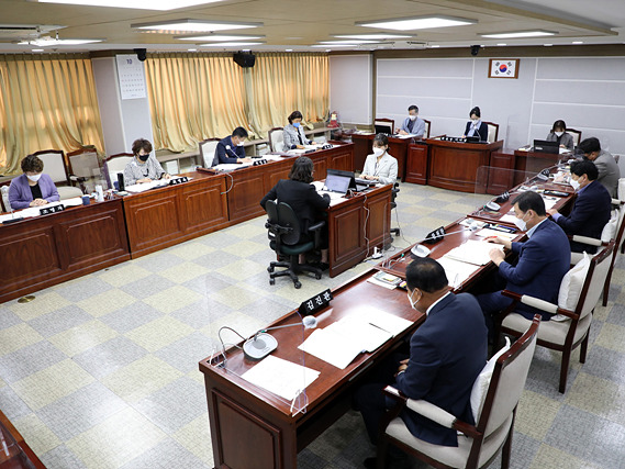 20211018_수원시의회 복지안전위, 소관부서 주요업무 추진실적 점검.jpg