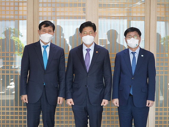 사진 2 오른쪽부터 한대희 시장, 노형욱 장관, 이학영 국회의원.jpg