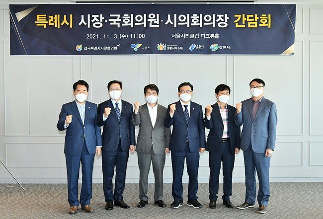 김상회 특별보좌관 및 참석자.jpg