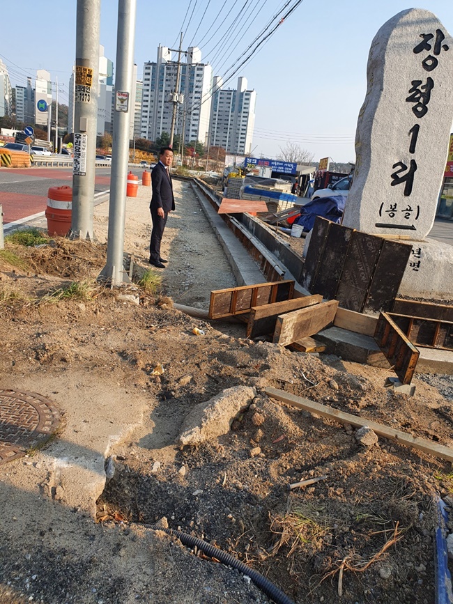 211116 김인영 의원, 국도 3호선 접속부 개선 공사 현장 방문.jpg