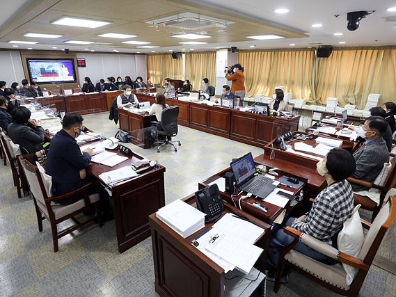 20211124_수원시의회 도시환경위원회, 환경국 소관업무 행정사무감사 진행.jpg