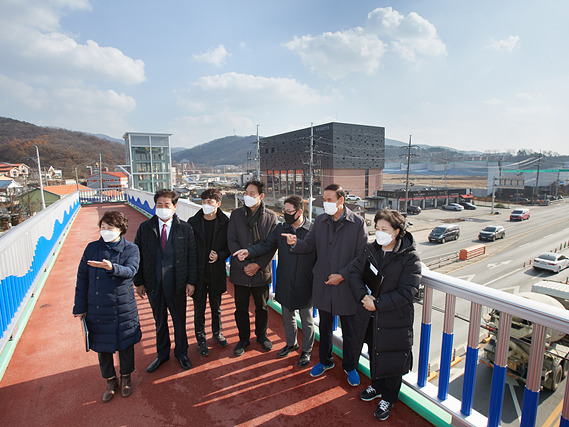 20211125 행정사무감사 현지확인(도시건설위원회)(3)국도45호선-국지도 57호선 접속부 현장.jpg