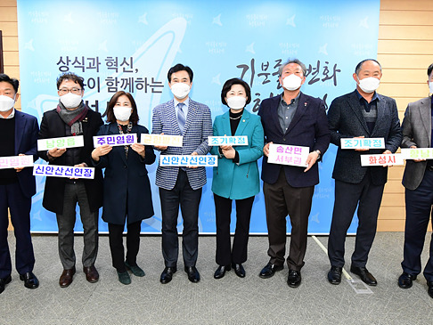 5-2. 신안산선 연장 주민 건의문 전달.jpg