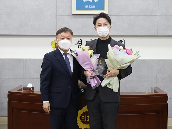 211213 황대호 의원, 2021년 교육행정위원회 우수의정대상 수상 (1).jpg